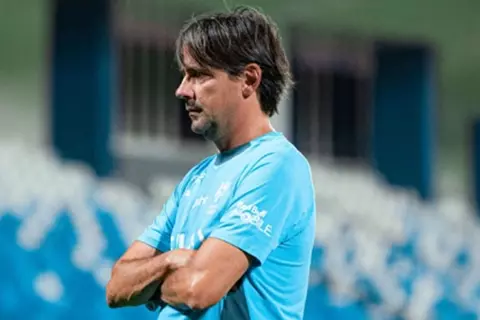 وكيل إنزاجي يكشف.. موقف المدرب من الرحيل عن الهلال السعودي